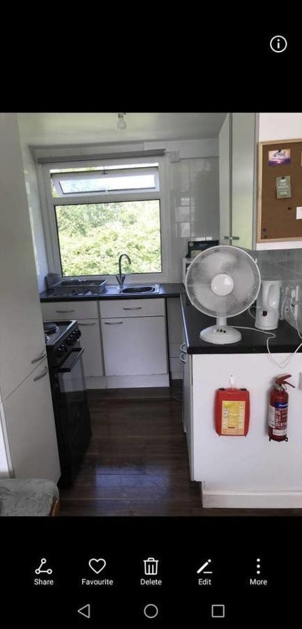 2 Bedroom Chalet Near The Beach Brading Extérieur photo
